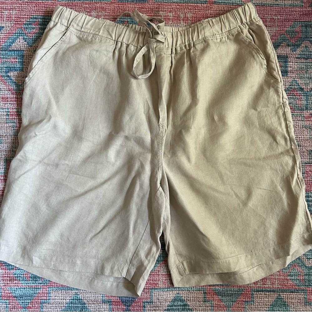 Parachute linen shorts